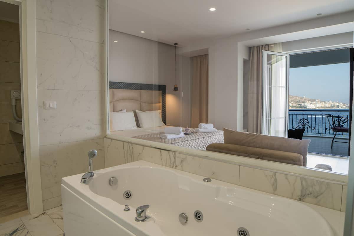 Superior Suite, Sea View | Bathroom shower