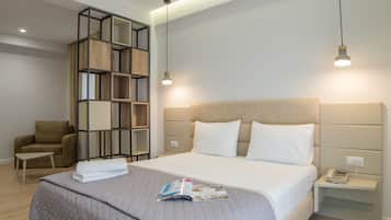 Deluxe Suite, Partial Sea View