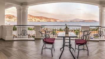 Suite superior, vistas al mar | Balcón