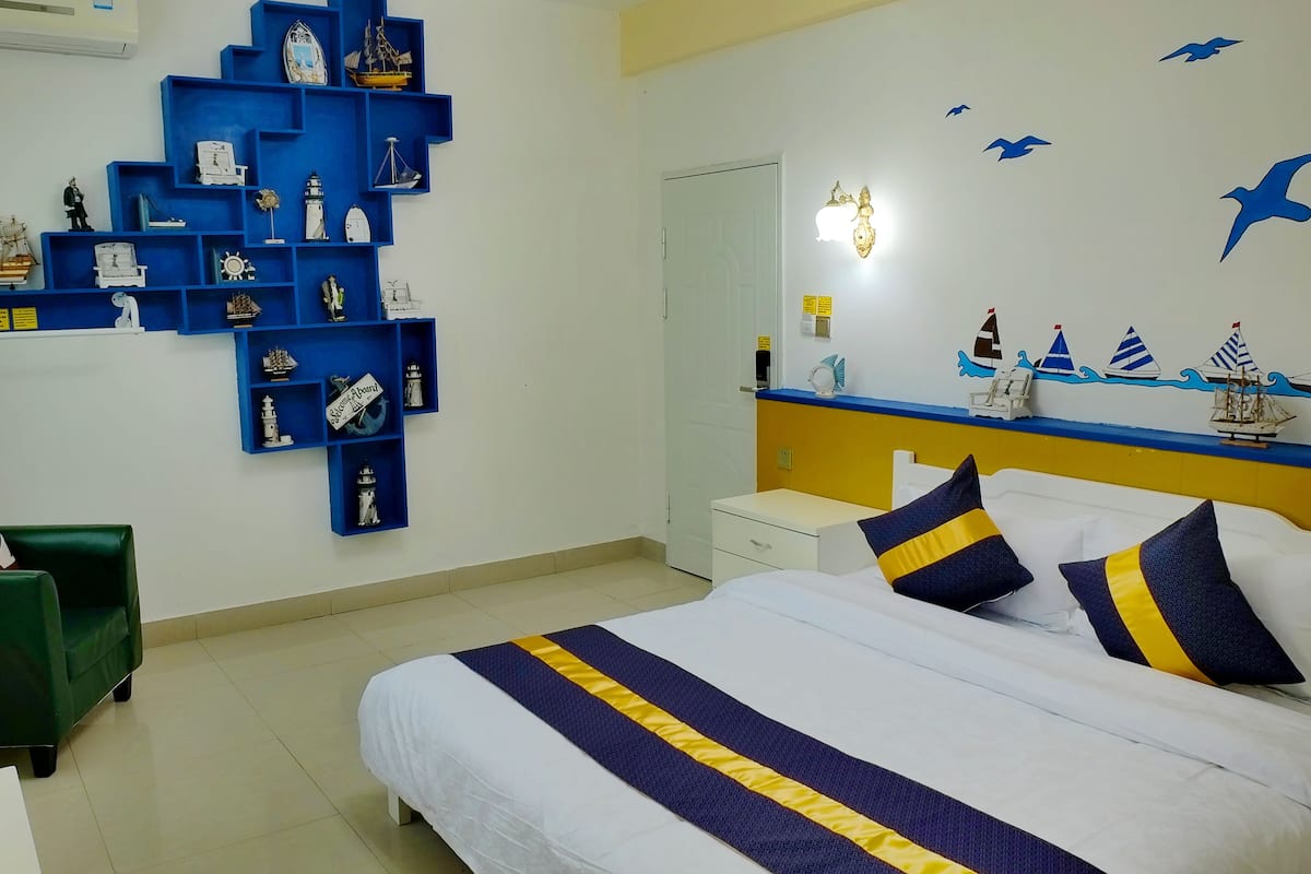 Premier Room | Desk, blackout curtains, iron/ironing board, free WiFi