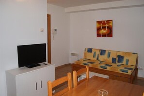 Flat-screen TV - Apartamentos Borruscall (Pas de la Casa)