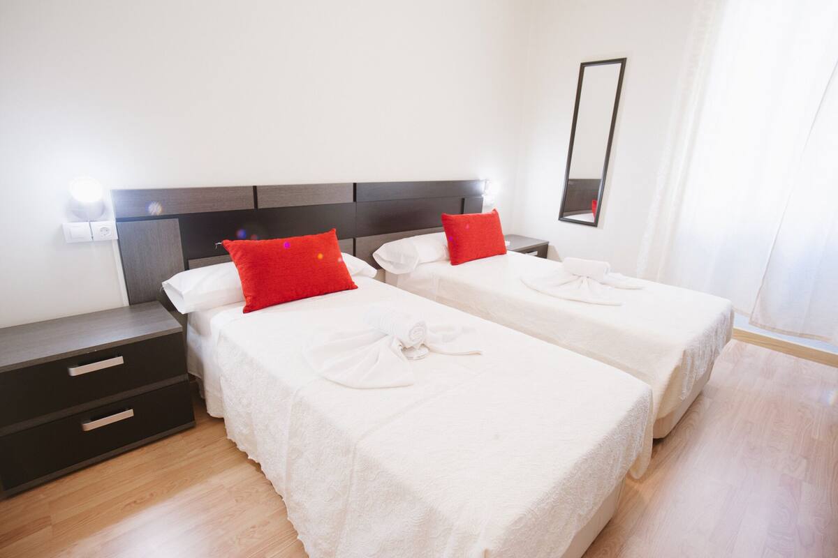 Premium bedding, desk, cots/infant beds, free WiFi