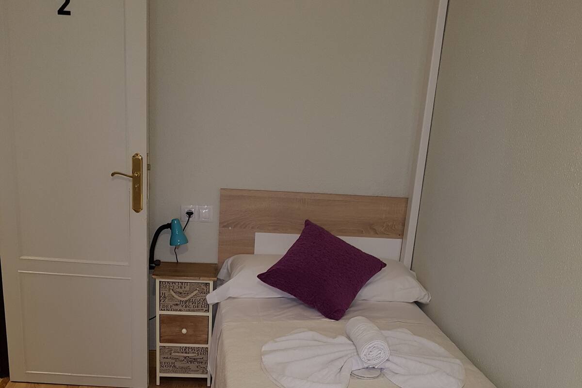 Premium bedding, desk, cots/infant beds, free WiFi