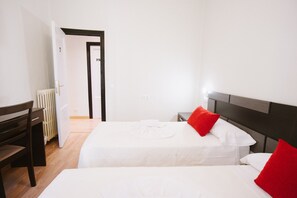 Premium bedding, desk, cots/infant beds, free WiFi