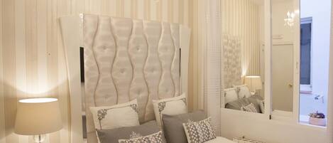 Deluxe Double Room | Minibar, in-room safe, desk, blackout drapes