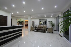 Lobby sitting area - Regal Inn Ballito (Ballito)