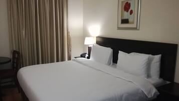 Standard Room, 1 King Bed | Desk, free WiFi