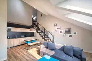 Nhà Duplex Executive, bếp nhỏ | Bếp riêng | Tủ lạnh, lò vi sóng, dụng cụ pha cà phê/trà, ấm điện 