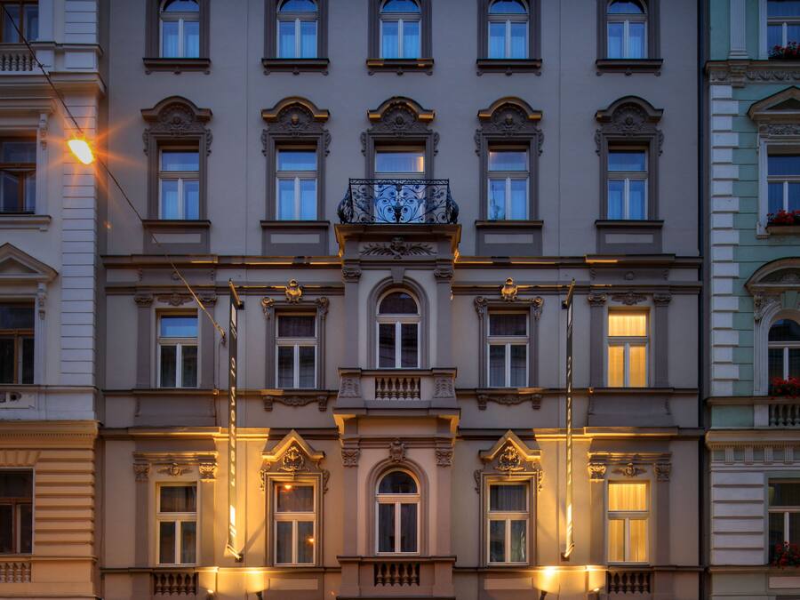 Fachada de la propiedad por la tarde o noche