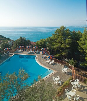 Seasonal outdoor pool