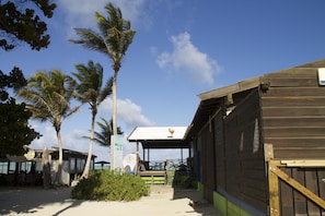 Plage à proximité, bar sur la plage