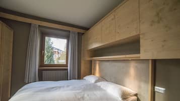 Standard-Doppel- oder -Zweibettzimmer, mit Bad, Bergblick