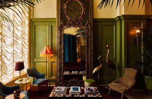 Lobby sitting area - The Siren Hotel, an Ash Hotel (Detroit)
