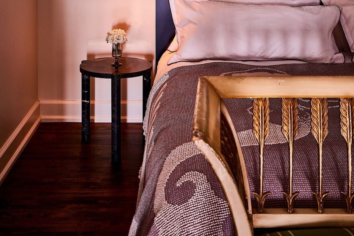 Frette Italian sheets, premium bedding, pillowtop beds, minibar