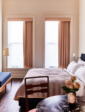 The Parlor | Frette Italian sheets, premium bedding, pillowtop beds, minibar - The Siren Hotel, an Ash Hotel (Detroit)