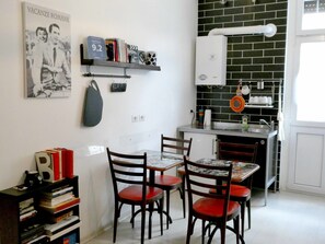 Departamento, 2 habitaciones, balcón | Servicio a la habitación