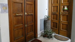 Unclassified image, 4 of 43, button - Bellissima Roma (Rome)
