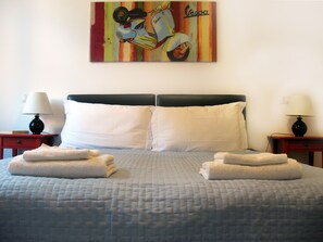 Departamento, 2 habitaciones, balcón | 2 habitaciones, caja de seguridad en la habitación y escritorio 