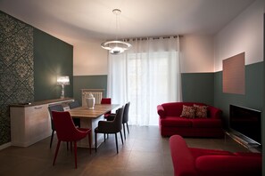 Appartement, 3 chambres | Coin séjour