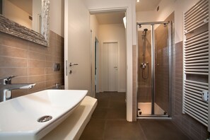 Appartement, 3 chambres | Salle de bain
