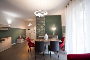 Apartment, 3 Schlafzimmer | Wohnbereich | Flachbildfernseher