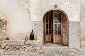 Interior entrance -  Finca Can Beneït (Selva)