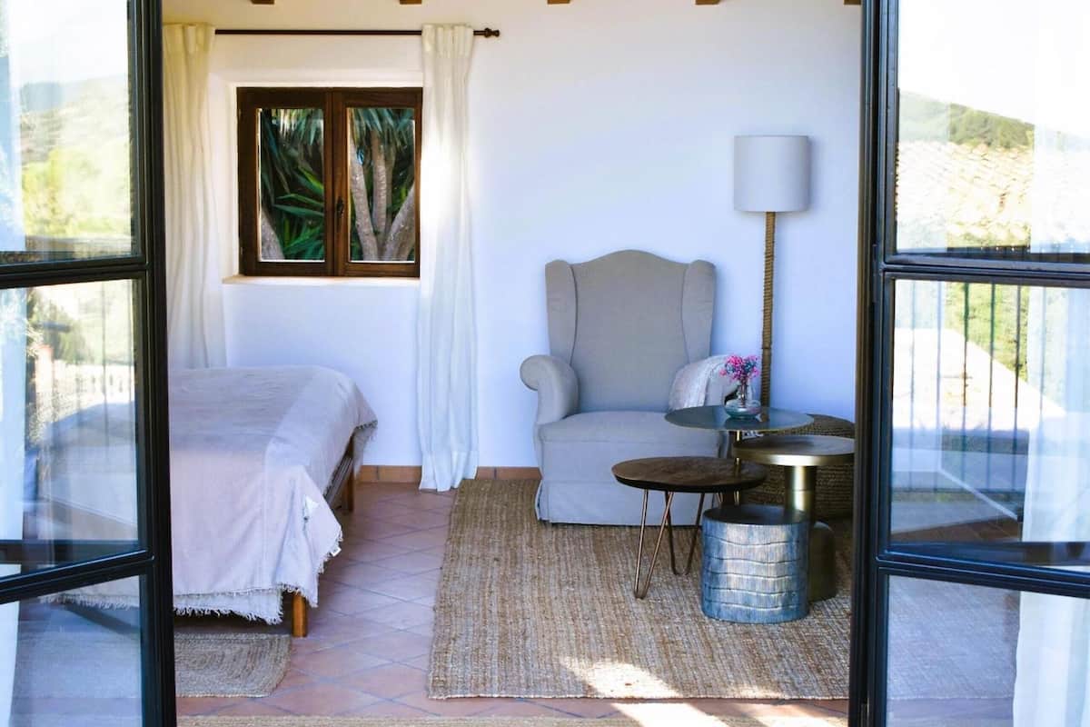1 bedroom, premium bedding, down comforters, minibar