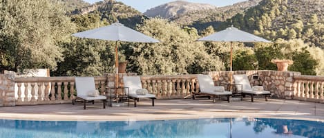 2 outdoor pools, open 10:00 AM to 8:00 PM, free cabanas, pool umbrellas