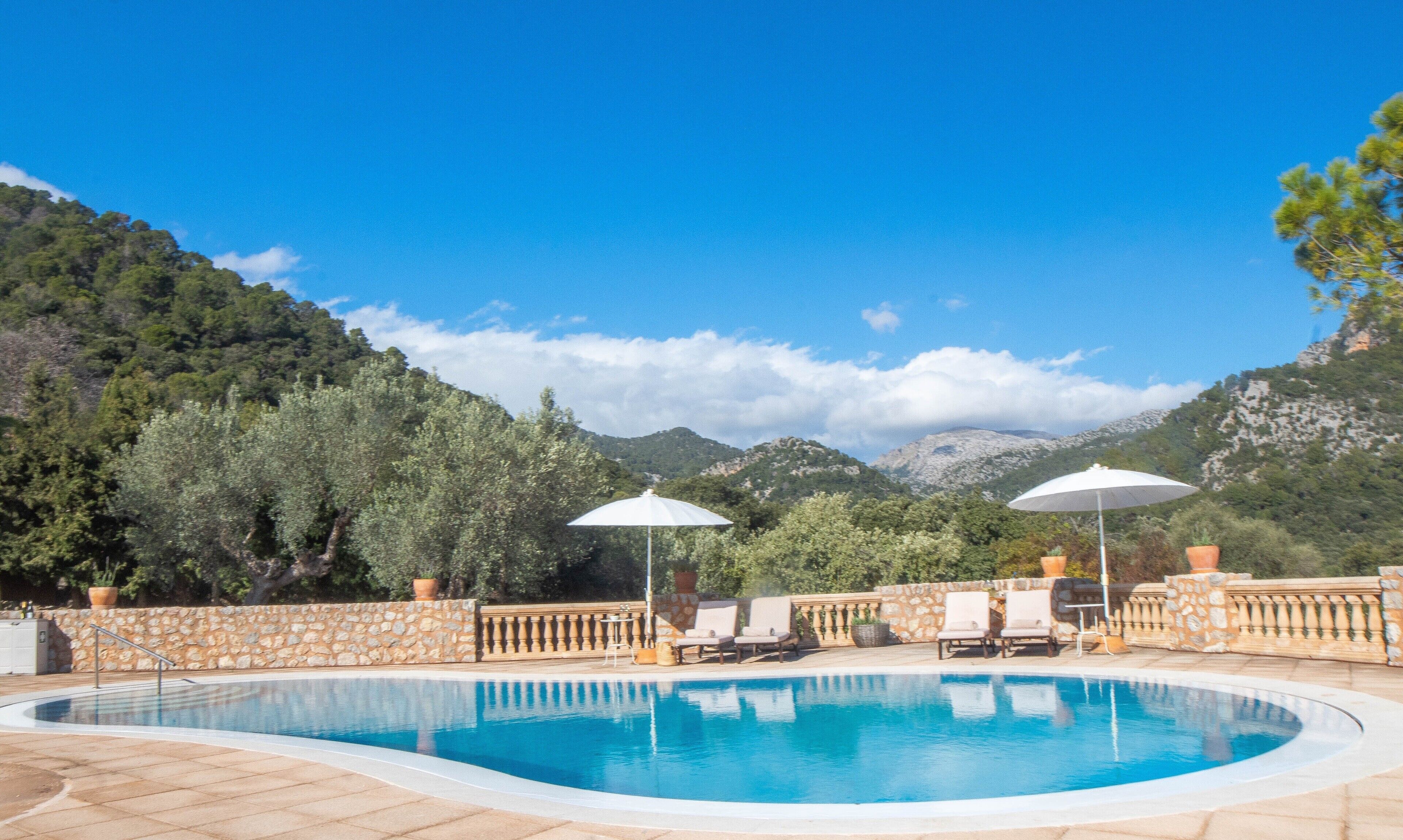 2 Außenpools, geöffnet von 10:00 Uhr bis 20:00 Uhr, Cabañas (kostenlos)