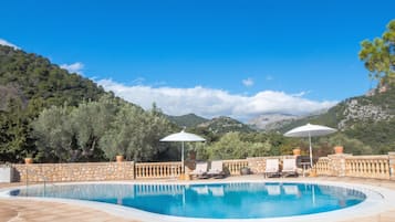 2 AuĂenpools, geöffnet von 10:00 Uhr bis 20:00 Uhr, Cabañas (kostenlos)