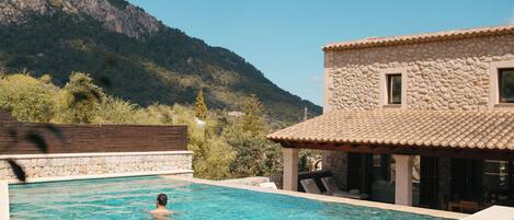 Familie villa, terras, uitzicht op bergen (Vista) | Privézwembad