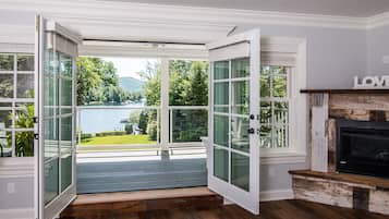 Suite Studio Luxe, 1 trĂšs grand lit, vue lac (#1) | Vue sur le lac
