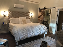 Suite Romantica, 1 letto king, caminetto | Biancheria in cotone egiziano, biancheria da letto di alta qualità