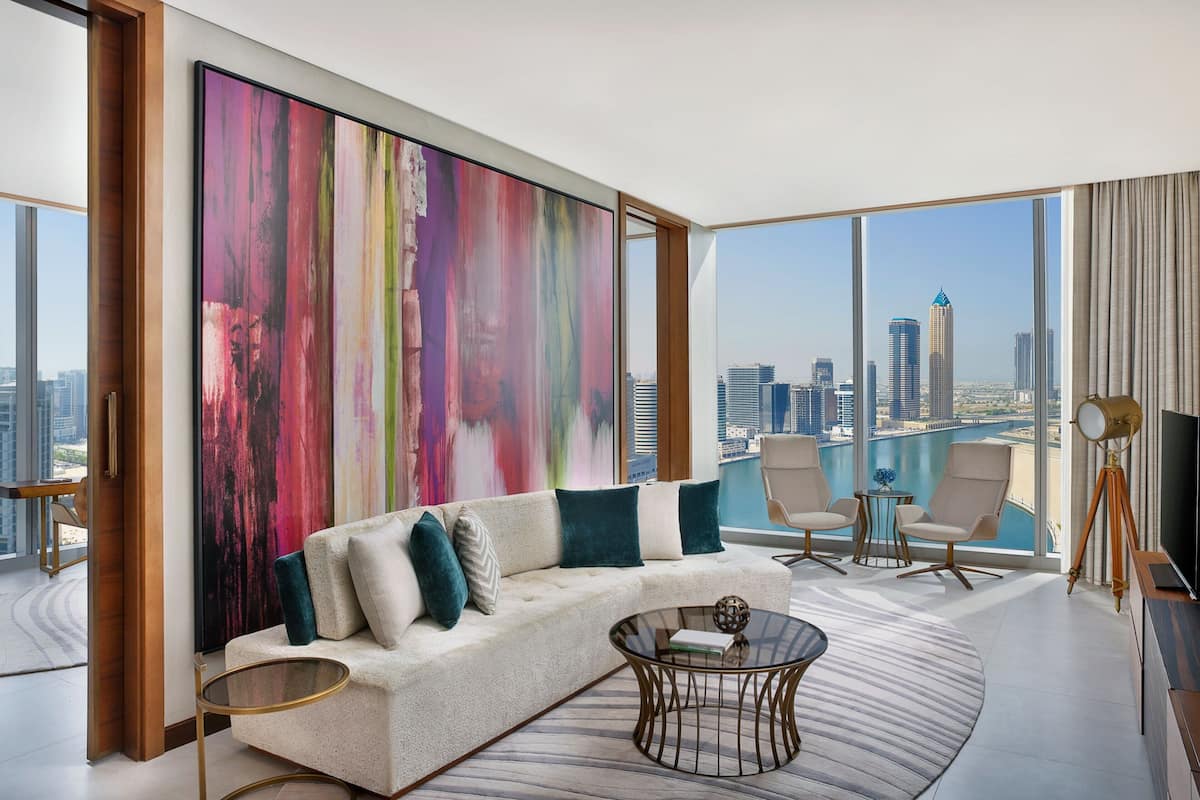 Suite, 1 King Bed, Canal View | Living room | 49-inch LED TV with cable channels, TV, Netflix