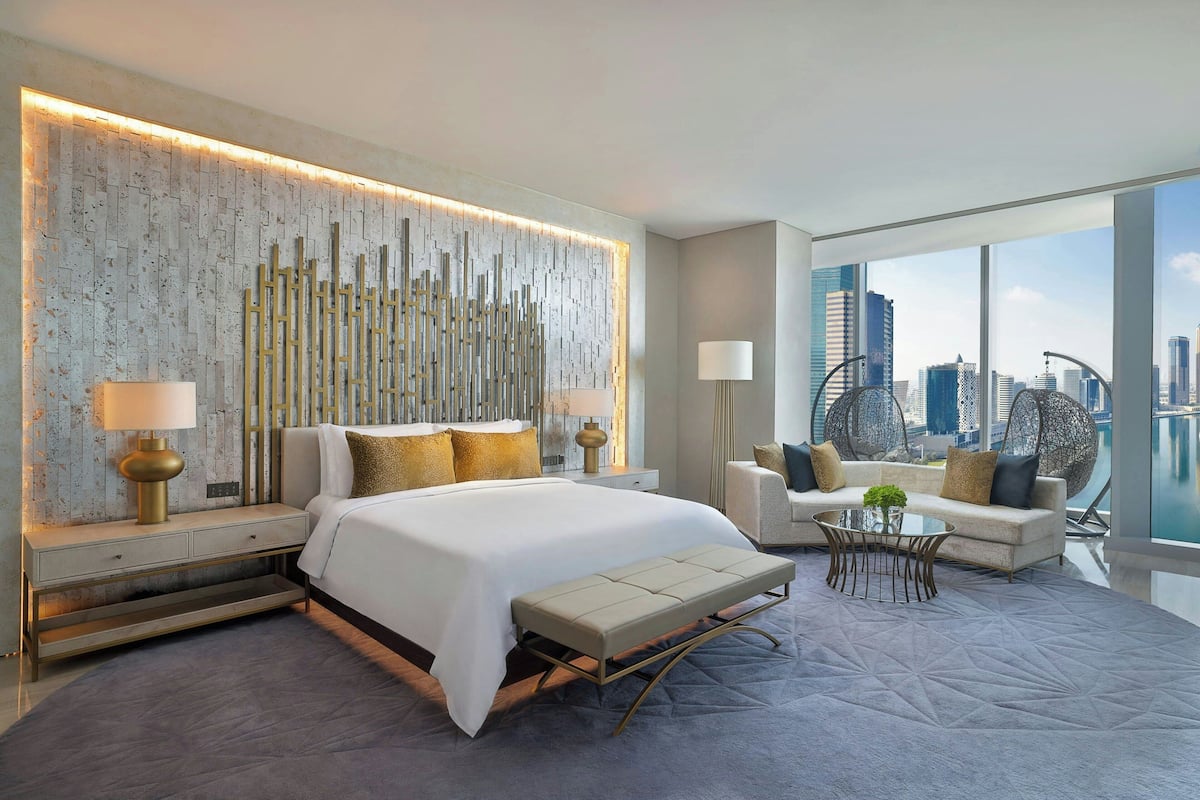 Signature Suite, 1 King Bed, Canal View | 1 bedroom, premium bedding, pillowtop beds, minibar