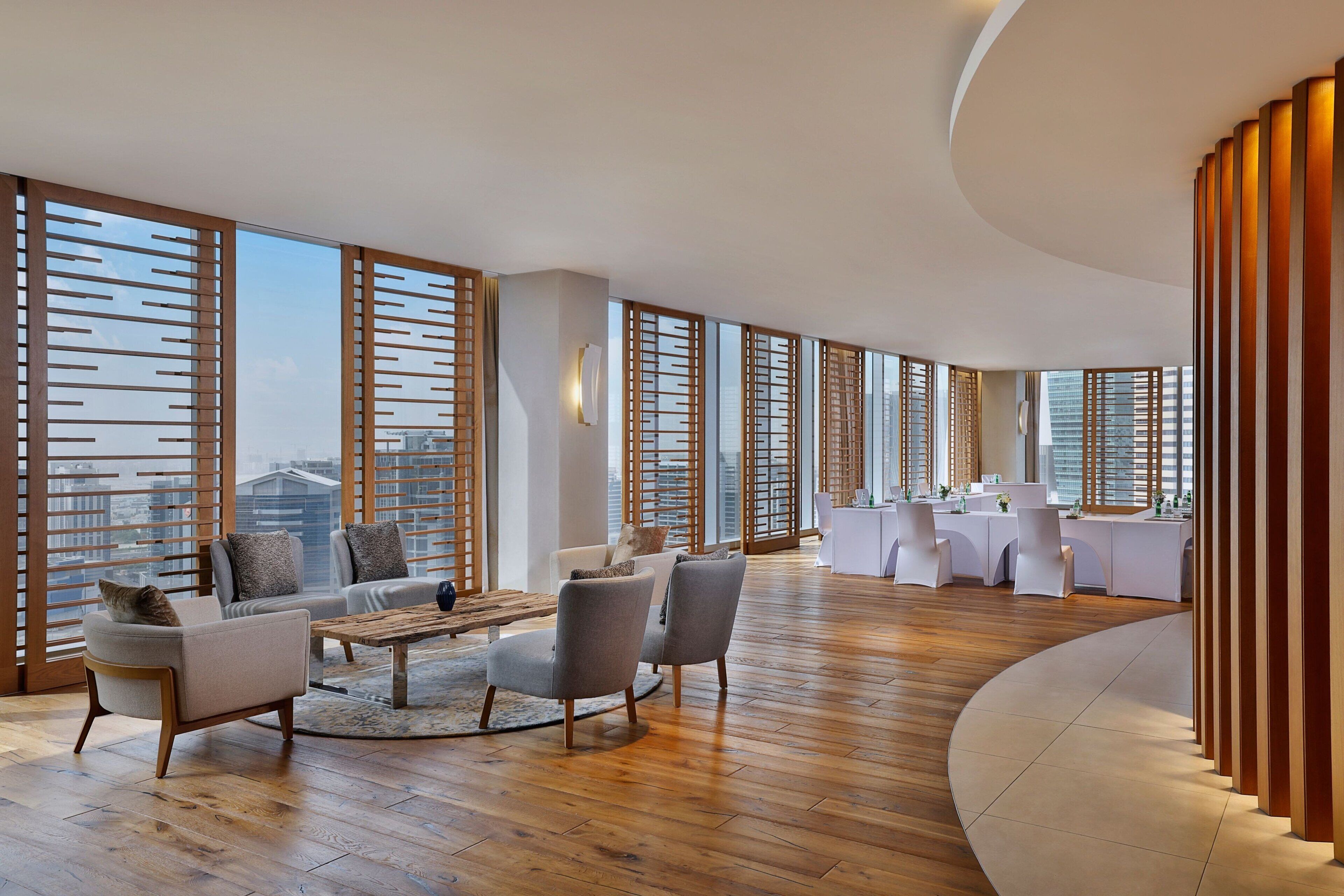 serves dinner and happy hour