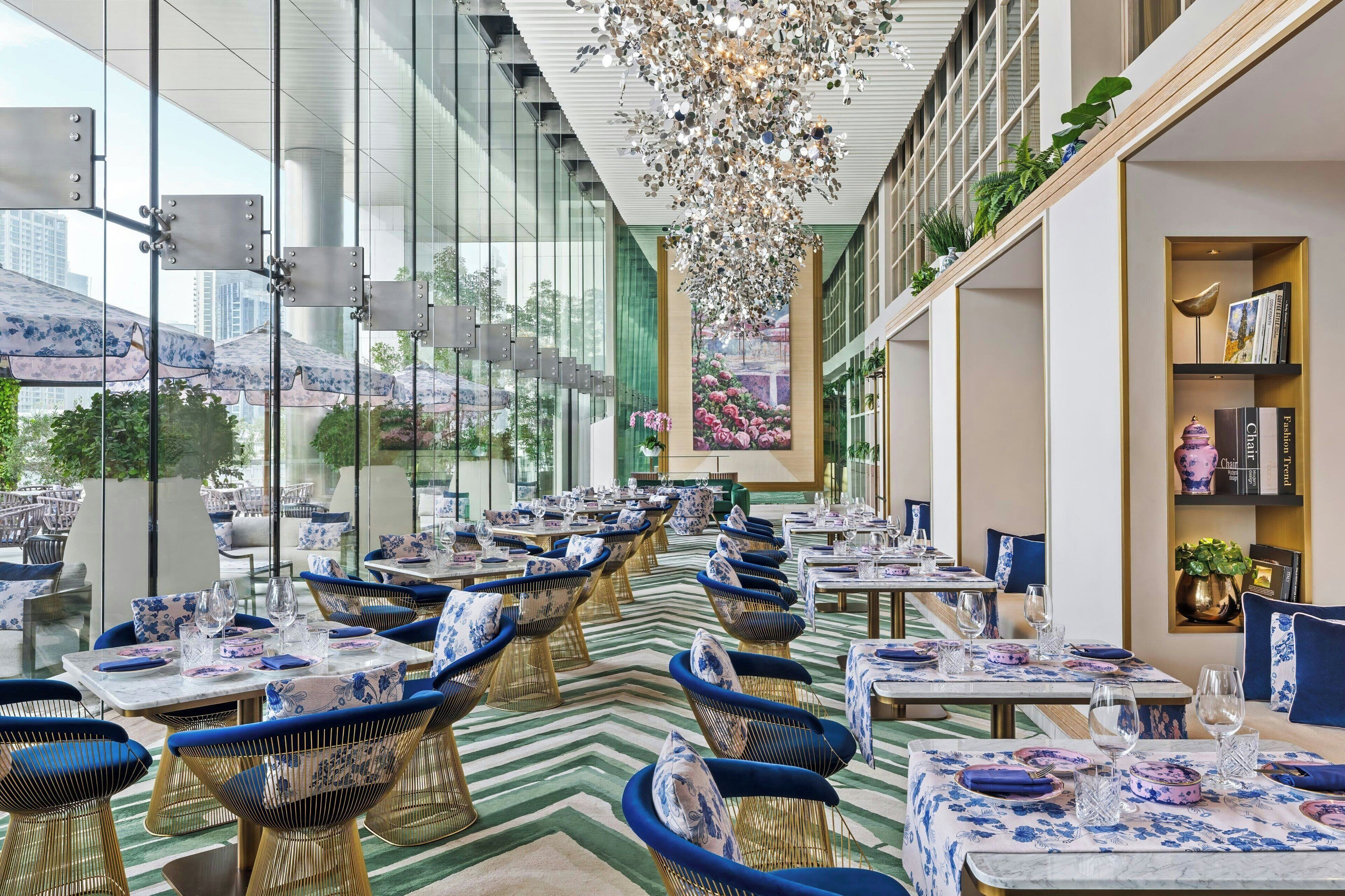 5 restaurants; breakfast, lunch, dinner and brunch served 