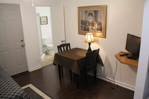 Room, Private Bathroom (Summer Leaf) | Living area | Flat-screen TV - Summer Leaf (Reseda)