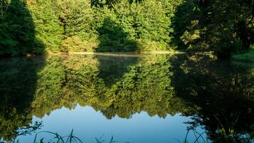 Standard-Vierbettzimmer, mit Bad (Antique White Suite) | Aussenbereich