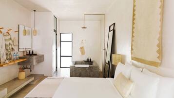 Premium bedding, in-room safe, free WiFi, bed sheets