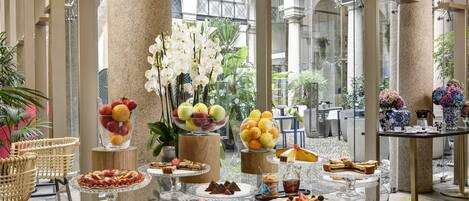 Daily buffet breakfast (EUR 25 per person)