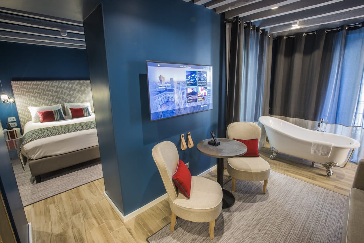 Suite, 1 grand lit | Minibar, coffres-forts dans les chambres, bureau, chambres insonorisées