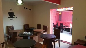 Standard Apartment, 1 Double Bed | In-room dining