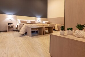 Deluxe Condo, 1 Bedroom, Kitchen | Premium bedding, minibar, in-room safe, desk - Mariella's House (Santa Maria Capua Vetere)
