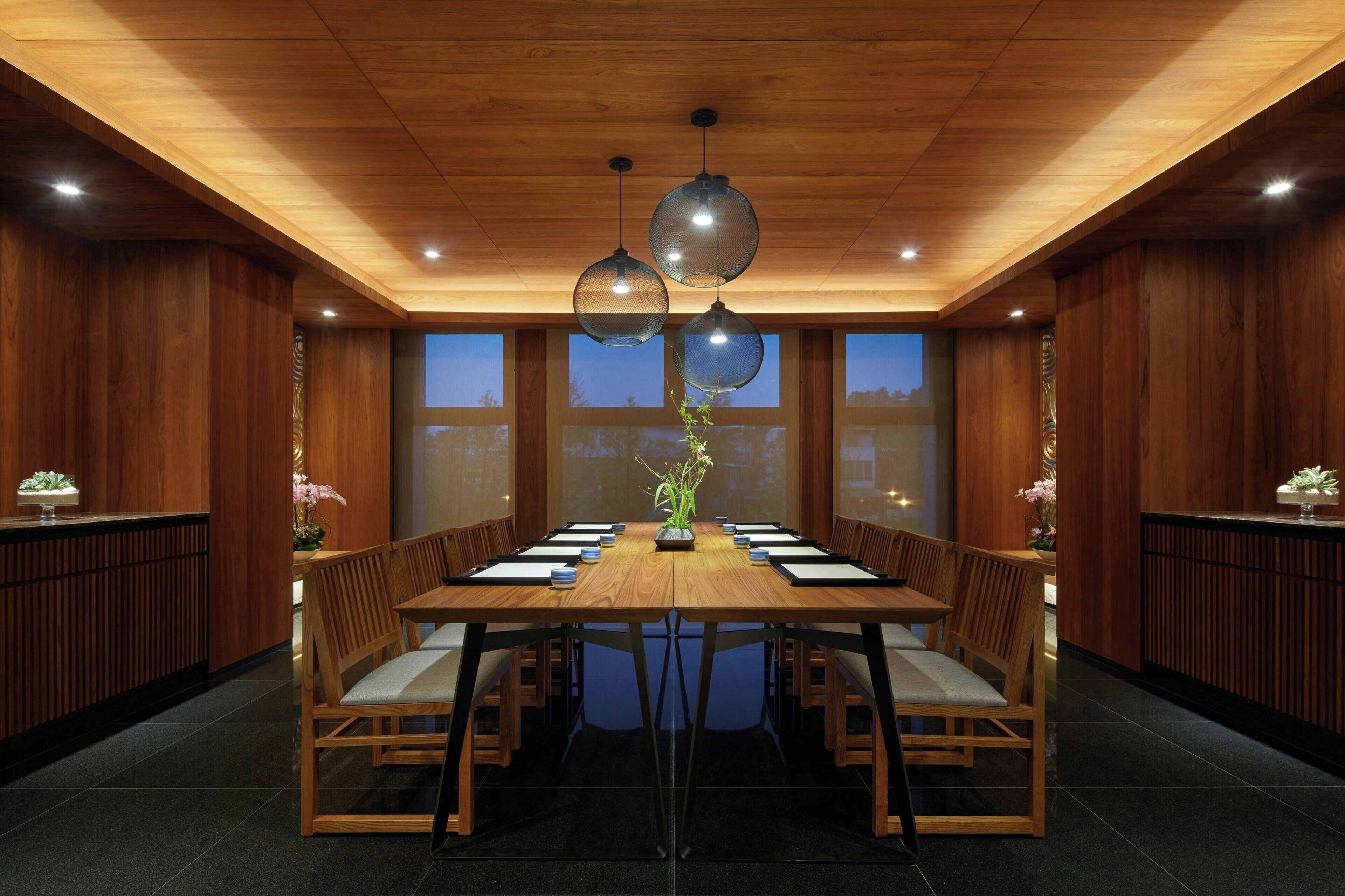 2 restaurants, breakfast, lunch served; local and international cuisine