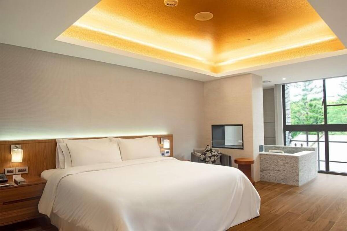 1 bedroom, premium bedding, down duvets, pillow-top beds