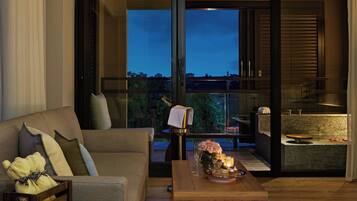 Honeymoon Studio Suite, 1 Bedroom, Corner | Premium bedding, down duvets, pillow-top beds, minibar