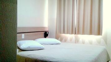 Ferros/tábuas de passar roupa, Wi-Fi de cortesia, roupa de cama