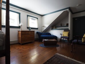 أغطية فراش متميزة وألحفة محشوة بالريش وأسرّة بطبقة علوية مريحة