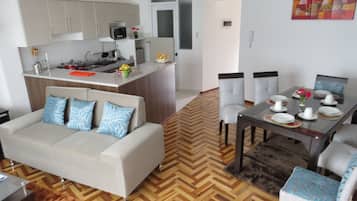 Apartment, 2 Bedrooms, 2 Bathrooms (QW2) | Living area | Flat-screen TV